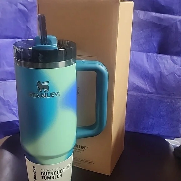 New 30 Ounce Authentic Stanley Coastal Teal Motion Tumbler - Picture 3 of 10